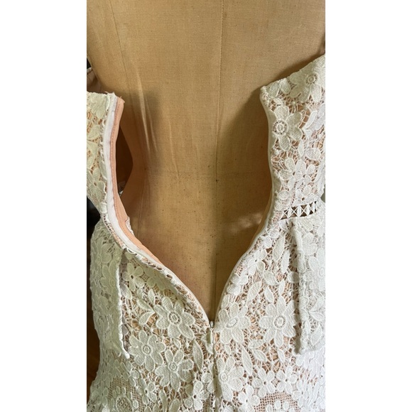 Showpo Monay Ruffle Hem Lace Mini Dress US 6 - Picture 9 of 15